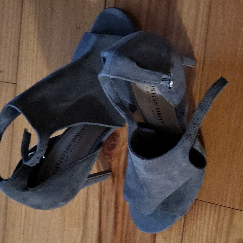 Heels - Picture 5 of 5